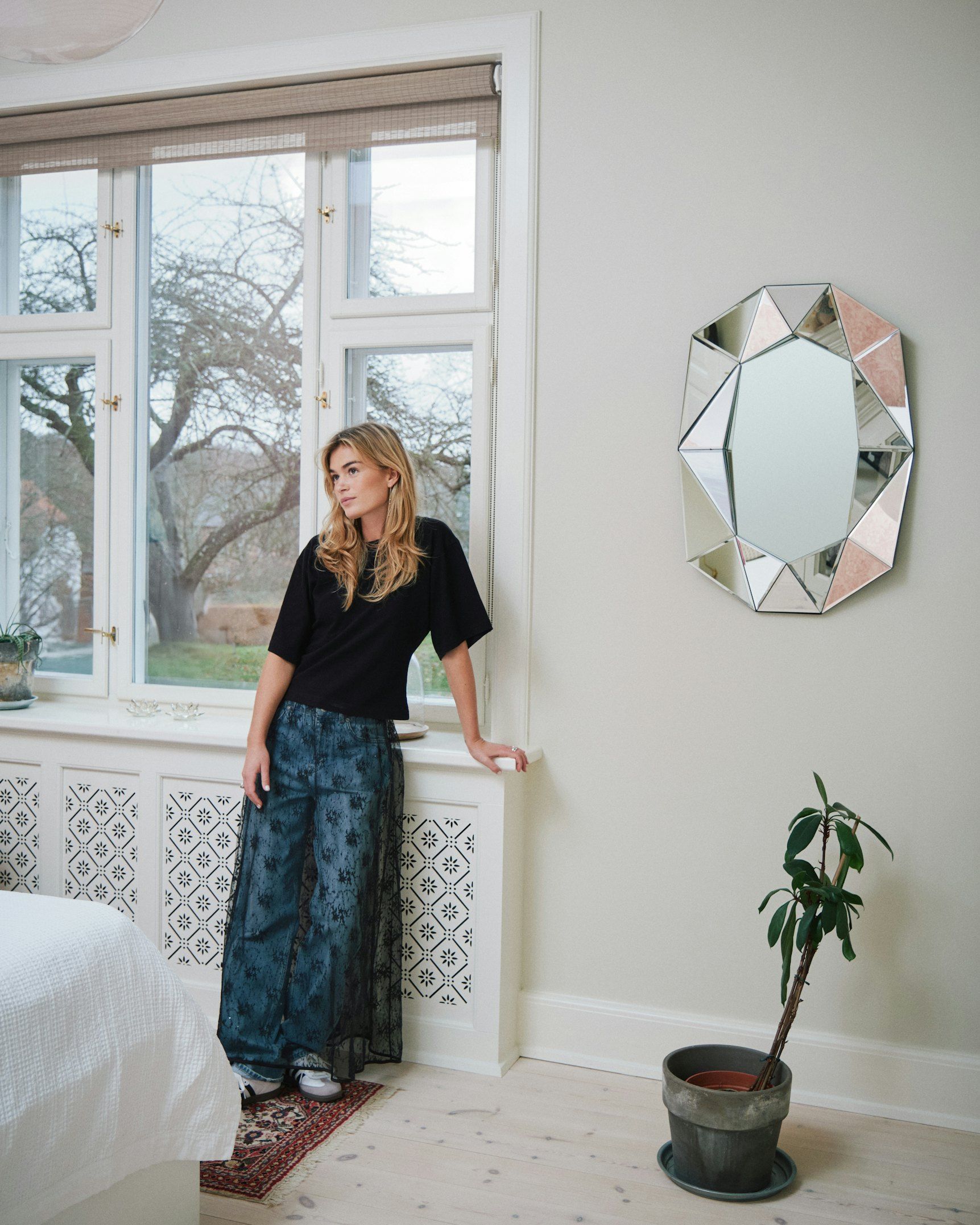 Neo Noir Loreta Lace Skirt