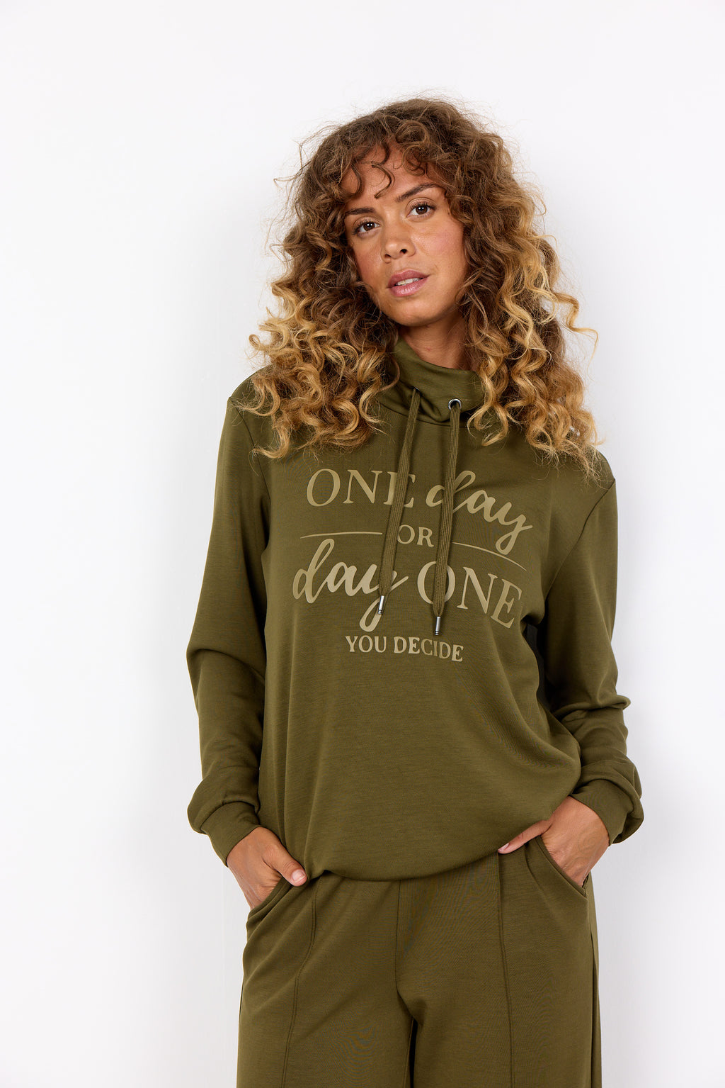 Soya Banu 256 Sweatshirt (+ Farver)