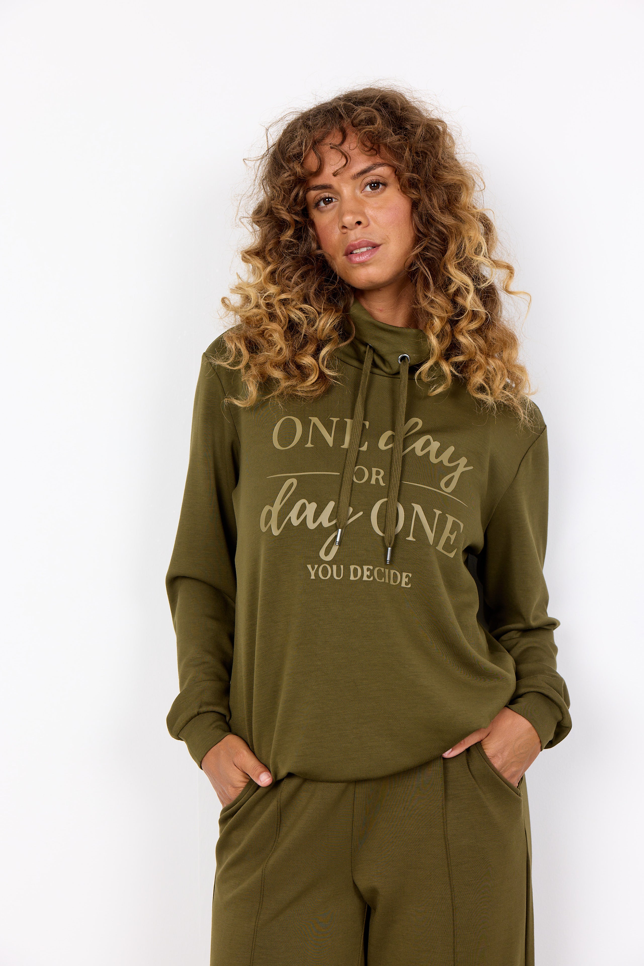 Soya Banu 256 Sweatshirt (+ Farver)