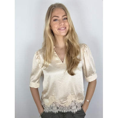 Continue Moe Lace Blouse