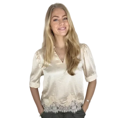Continue Moe Lace Blouse