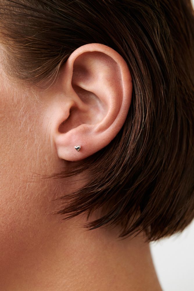 Pernille Corydon Adore Helix Piercing